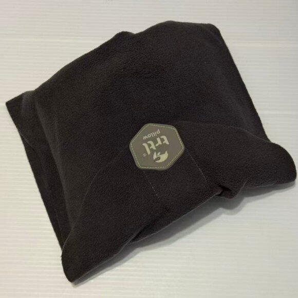 Trtl Pillow - Scientifically Proven Super Soft Neck Support Travel Pillow - Picture 1 of 6